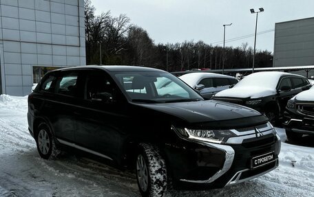 Mitsubishi Outlander III рестайлинг 3, 2019 год, 2 150 000 рублей, 2 фотография