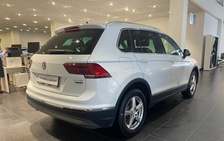 Volkswagen Tiguan II, 2017 год, 3 080 000 рублей, 4 фотография