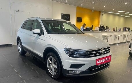 Volkswagen Tiguan II, 2017 год, 3 080 000 рублей, 3 фотография