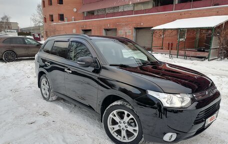 Mitsubishi Outlander III рестайлинг 3, 2013 год, 2 000 000 рублей, 4 фотография