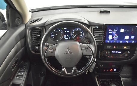 Mitsubishi Outlander III рестайлинг 3, 2017 год, 2 100 000 рублей, 6 фотография