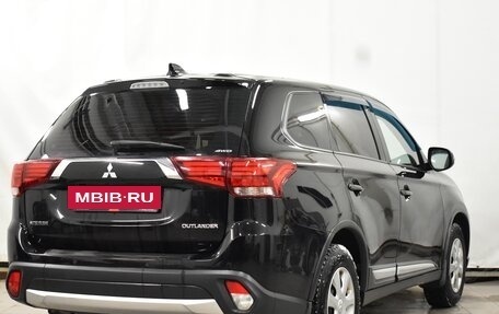 Mitsubishi Outlander III рестайлинг 3, 2017 год, 2 100 000 рублей, 2 фотография