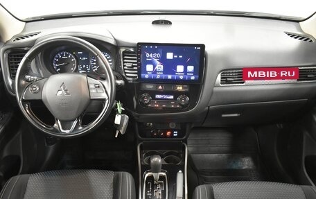 Mitsubishi Outlander III рестайлинг 3, 2017 год, 2 100 000 рублей, 7 фотография