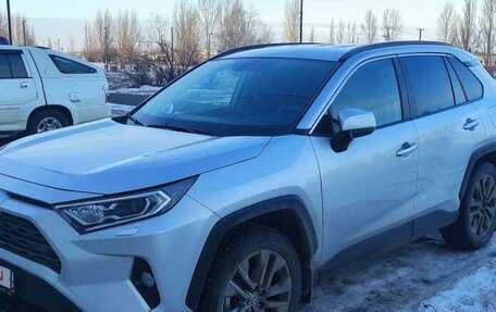 Toyota RAV4, 2021 год, 3 550 000 рублей, 1 фотография