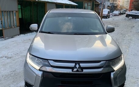 Mitsubishi Outlander III рестайлинг 3, 2015 год, 1 600 000 рублей, 1 фотография