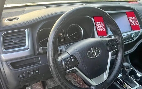 Toyota Highlander III, 2021 год, 4 000 000 рублей, 7 фотография