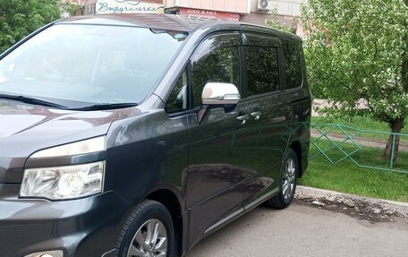 Toyota Voxy II, 2012 год, 1 720 000 рублей, 3 фотография