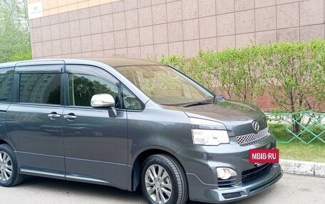 Toyota Voxy II, 2012 год, 1 720 000 рублей, 5 фотография