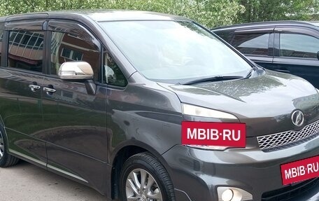 Toyota Voxy II, 2012 год, 1 720 000 рублей, 4 фотография