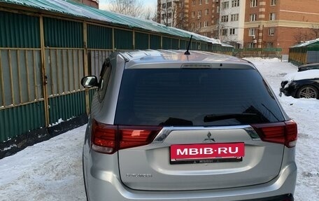 Mitsubishi Outlander III рестайлинг 3, 2015 год, 1 600 000 рублей, 3 фотография