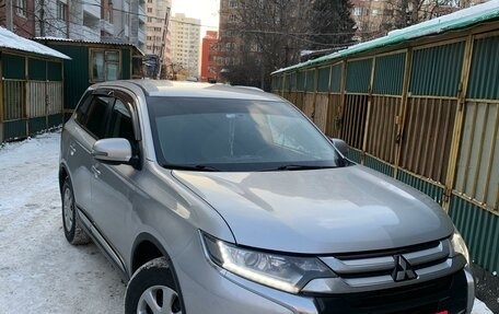 Mitsubishi Outlander III рестайлинг 3, 2015 год, 1 600 000 рублей, 2 фотография