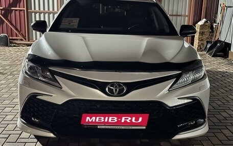 Toyota Camry, 2021 год, 3 550 000 рублей, 2 фотография