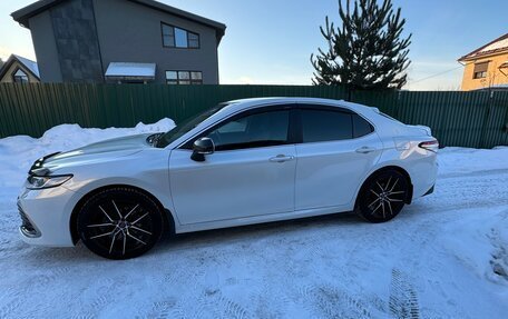 Toyota Camry, 2021 год, 3 550 000 рублей, 4 фотография