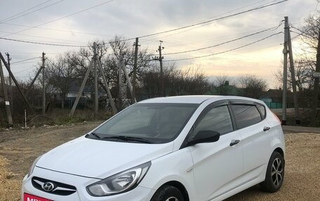 Hyundai Solaris II рестайлинг, 2014 год, 1 000 030 рублей, 2 фотография