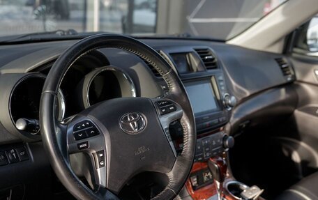 Toyota Highlander III, 2011 год, 2 660 000 рублей, 10 фотография