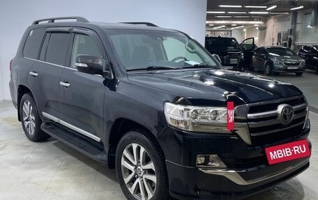 Toyota Land Cruiser 200, 2018 год, 6 999 000 рублей, 3 фотография