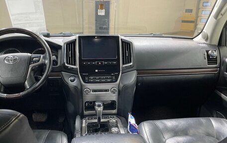 Toyota Land Cruiser 200, 2018 год, 6 999 000 рублей, 12 фотография