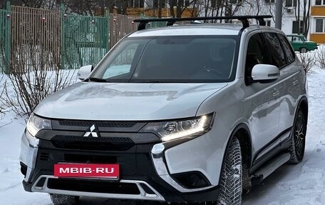 Mitsubishi Outlander III рестайлинг 3, 2021 год, 3 фотография