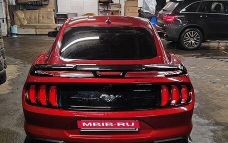 Ford Mustang VI рестайлинг, 2022 год, 1 790 000 рублей, 4 фотография