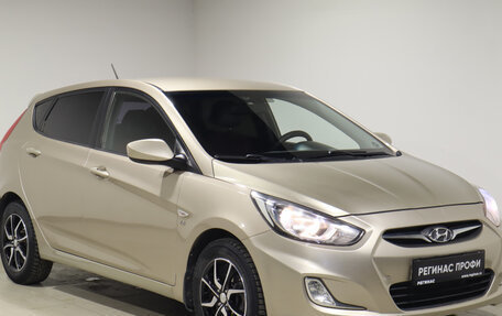 Hyundai Solaris II рестайлинг, 2011 год, 989 000 рублей, 2 фотография