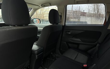 Mitsubishi Outlander III рестайлинг 3, 2012 год, 1 259 900 рублей, 11 фотография