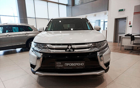 Mitsubishi Outlander III рестайлинг 3, 2017 год, 2 247 000 рублей, 2 фотография