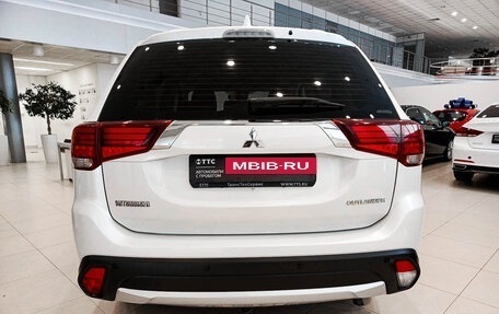 Mitsubishi Outlander III рестайлинг 3, 2017 год, 2 247 000 рублей, 6 фотография