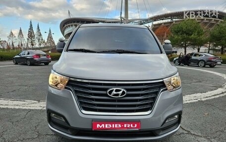 Hyundai Grand Starex Grand Starex I рестайлинг 2, 2020 год, 2 800 000 рублей, 1 фотография