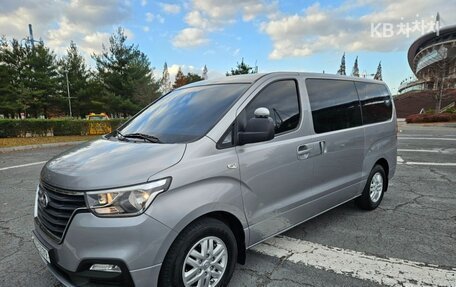 Hyundai Grand Starex Grand Starex I рестайлинг 2, 2020 год, 2 800 000 рублей, 2 фотография