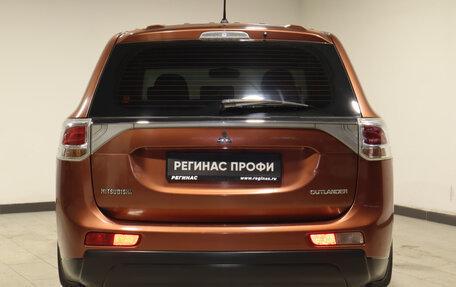 Mitsubishi Outlander III рестайлинг 3, 2013 год, 1 650 000 рублей, 4 фотография