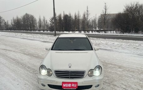 Mercedes-Benz C-Класс, 2004 год, 930 000 рублей, 3 фотография