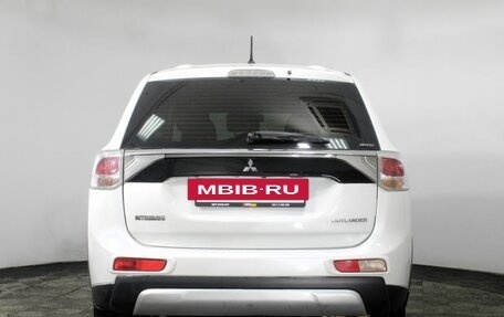 Mitsubishi Outlander III рестайлинг 3, 2014 год, 1 580 000 рублей, 6 фотография