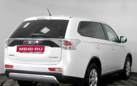 Mitsubishi Outlander III рестайлинг 3, 2014 год, 1 580 000 рублей, 5 фотография