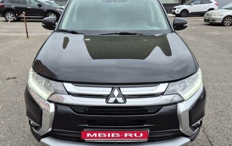 Mitsubishi Outlander III рестайлинг 3, 2016 год, 1 570 000 рублей, 3 фотография