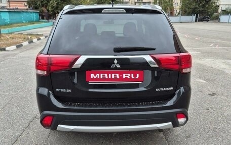 Mitsubishi Outlander III рестайлинг 3, 2016 год, 1 570 000 рублей, 2 фотография