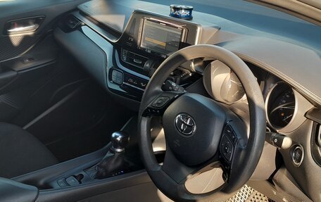 Toyota C-HR I рестайлинг, 2019 год, 2 200 000 рублей, 10 фотография