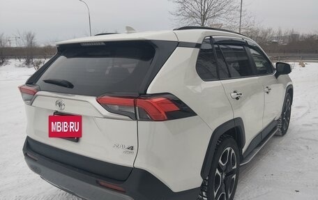 Toyota RAV4, 2020 год, 3 900 000 рублей, 6 фотография