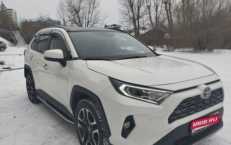 Toyota RAV4, 2020 год, 3 900 000 рублей, 2 фотография