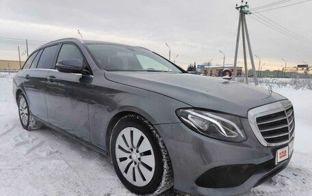 Mercedes-Benz E-Класс, 2019 год, 3 290 000 рублей, 5 фотография