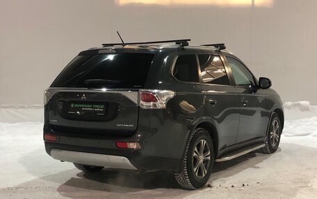 Mitsubishi Outlander III рестайлинг 3, 2014 год, 1 720 000 рублей, 5 фотография