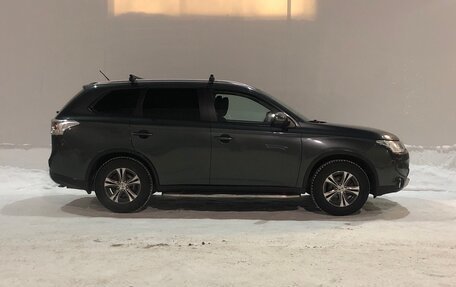 Mitsubishi Outlander III рестайлинг 3, 2014 год, 1 720 000 рублей, 4 фотография