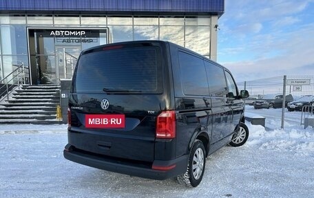 Volkswagen Caravelle T6 рестайлинг, 2017 год, 2 900 000 рублей, 5 фотография