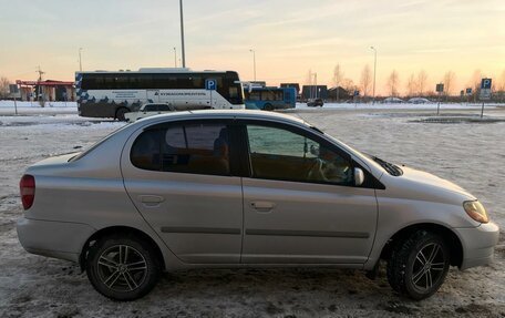 Toyota Platz, 2001 год, 319 000 рублей, 3 фотография