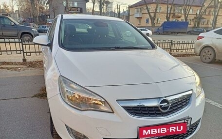 Opel Astra J, 2011 год, 990 000 рублей, 5 фотография