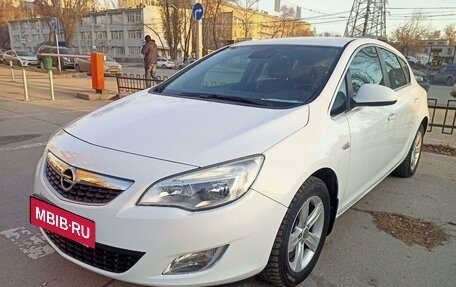 Opel Astra J, 2011 год, 990 000 рублей, 2 фотография