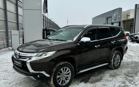 Mitsubishi Pajero Sport III рестайлинг, 2017 год, 3 249 000 рублей, 4 фотография