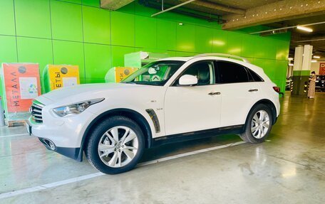 Infiniti QX70, 2013 год, 2 500 000 рублей, 14 фотография