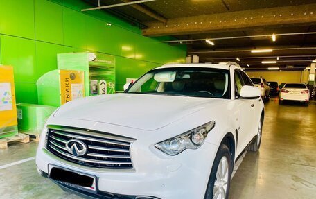 Infiniti QX70, 2013 год, 2 500 000 рублей, 13 фотография