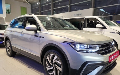 Volkswagen Tiguan II, 2023 год, 4 498 000 рублей, 4 фотография