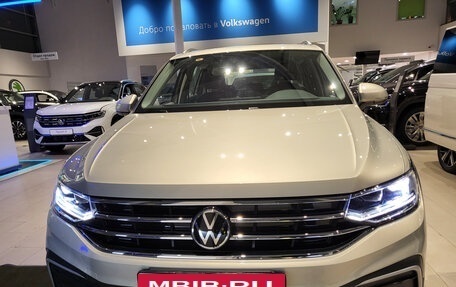 Volkswagen Tiguan II, 2023 год, 4 498 000 рублей, 3 фотография